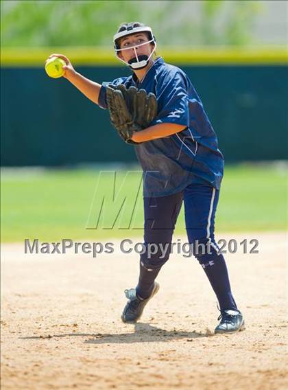 Thumbnail 1 in O'Connor vs Clark (UIL Region 4 Quarterfinal Playoff) photogallery.
