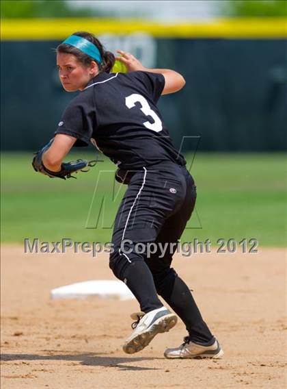 Thumbnail 2 in O'Connor vs Clark (UIL Region 4 Quarterfinal Playoff) photogallery.