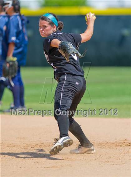 Thumbnail 1 in O'Connor vs Clark (UIL Region 4 Quarterfinal Playoff) photogallery.