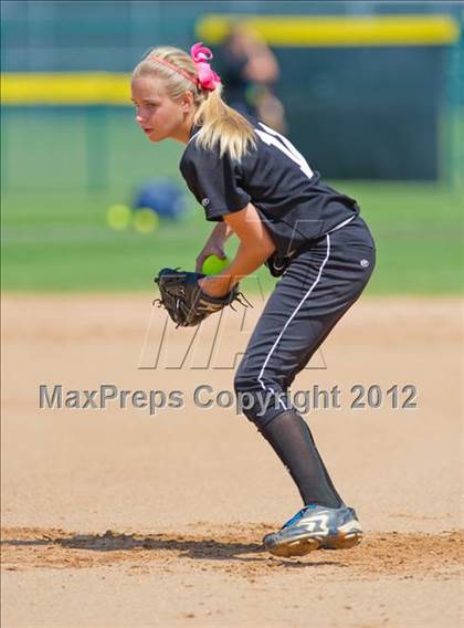 Thumbnail 1 in O'Connor vs Clark (UIL Region 4 Quarterfinal Playoff) photogallery.