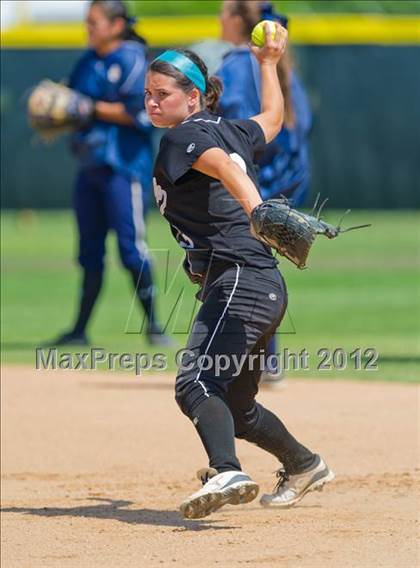Thumbnail 1 in O'Connor vs Clark (UIL Region 4 Quarterfinal Playoff) photogallery.