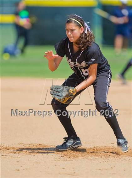 Thumbnail 3 in O'Connor vs Clark (UIL Region 4 Quarterfinal Playoff) photogallery.