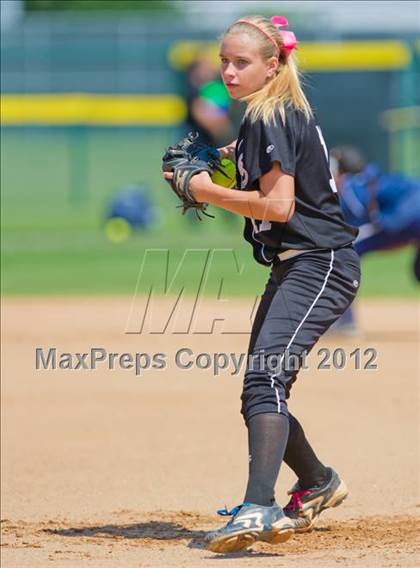 Thumbnail 3 in O'Connor vs Clark (UIL Region 4 Quarterfinal Playoff) photogallery.