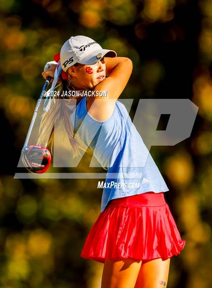 Thumbnail 1 in NCHSAA 4A Finals (Round 1) photogallery.