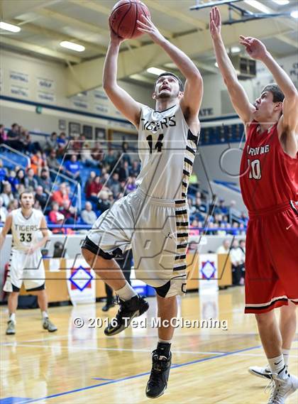 Thumbnail 3 in Charleston vs. Harding Academy (AAA 3A Round Two) photogallery.