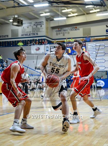 Thumbnail 1 in Charleston vs. Harding Academy (AAA 3A Round Two) photogallery.