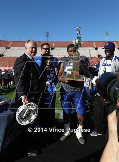Thumbnail 2 in Los Angeles vs. Monroe (CIF L.A. City Section D3 Final) photogallery.