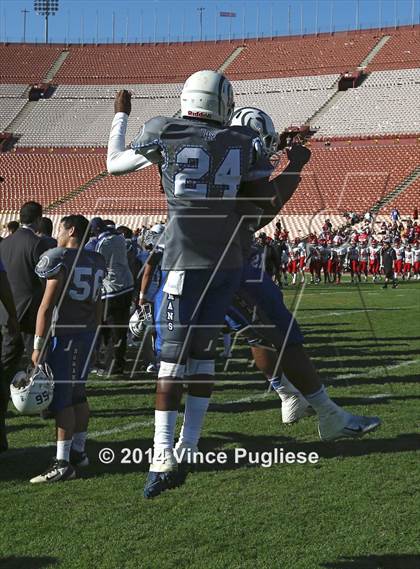 Thumbnail 1 in Los Angeles vs. Monroe (CIF L.A. City Section D3 Final) photogallery.