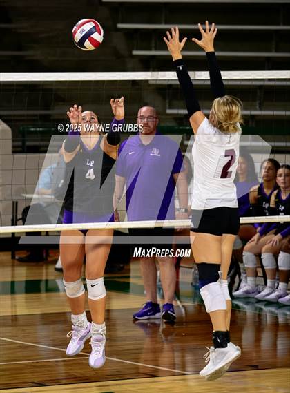 Thumbnail 2 in White Oak @ Lufkin photogallery.