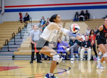 Thumbnail 1 in Oak Ridge vs College Park photogallery.