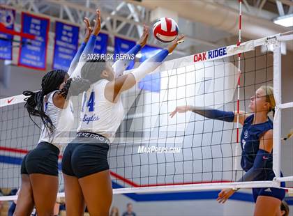Thumbnail 2 in Oak Ridge vs College Park photogallery.