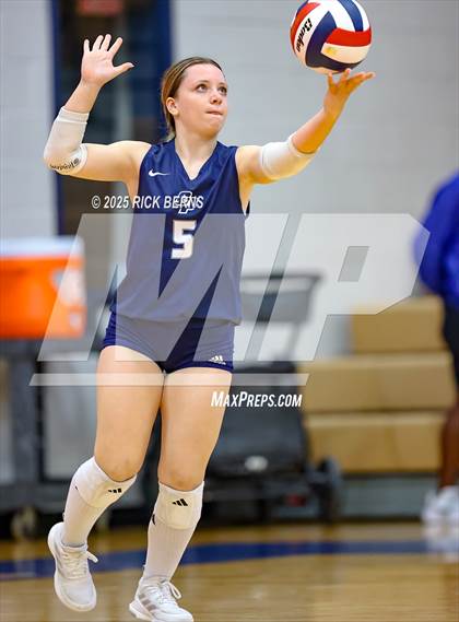 Thumbnail 3 in Oak Ridge vs College Park photogallery.