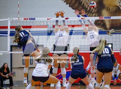 Thumbnail 1 in Oak Ridge vs College Park photogallery.