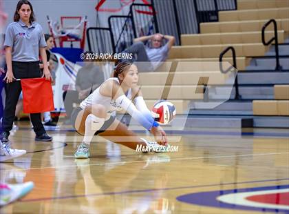 Thumbnail 3 in Oak Ridge vs College Park photogallery.