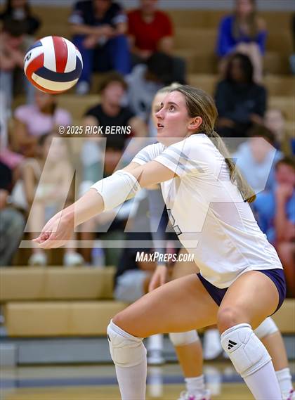 Thumbnail 2 in Oak Ridge vs College Park photogallery.