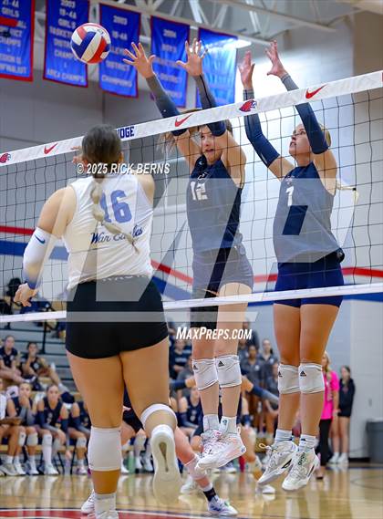 Thumbnail 3 in Oak Ridge vs College Park photogallery.
