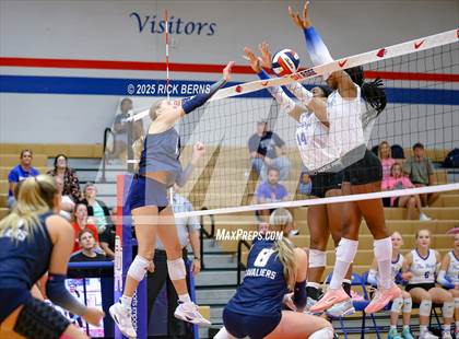 Thumbnail 2 in Oak Ridge vs College Park photogallery.
