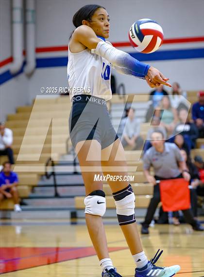 Thumbnail 1 in Oak Ridge vs College Park photogallery.