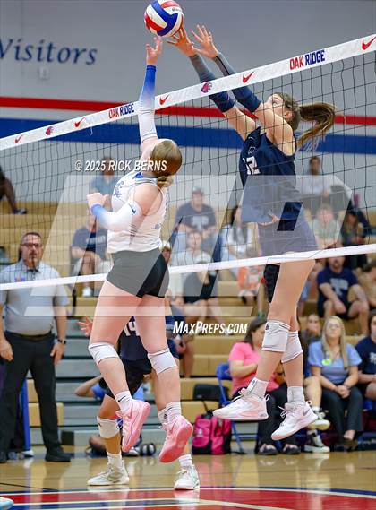 Thumbnail 3 in Oak Ridge vs College Park photogallery.