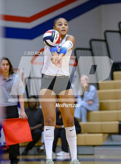 Thumbnail 2 in Oak Ridge vs College Park photogallery.