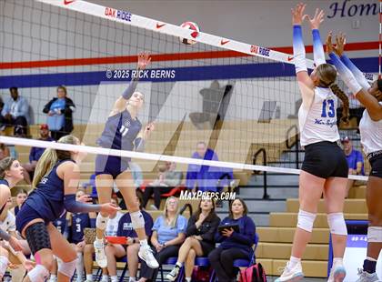 Thumbnail 2 in Oak Ridge vs College Park photogallery.