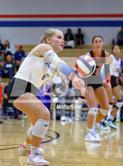 Thumbnail 2 in Oak Ridge vs College Park photogallery.