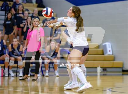 Thumbnail 1 in Oak Ridge vs College Park photogallery.
