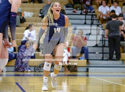 Thumbnail 1 in Oak Ridge vs College Park photogallery.