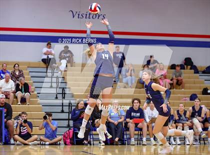 Thumbnail 3 in Oak Ridge vs College Park photogallery.