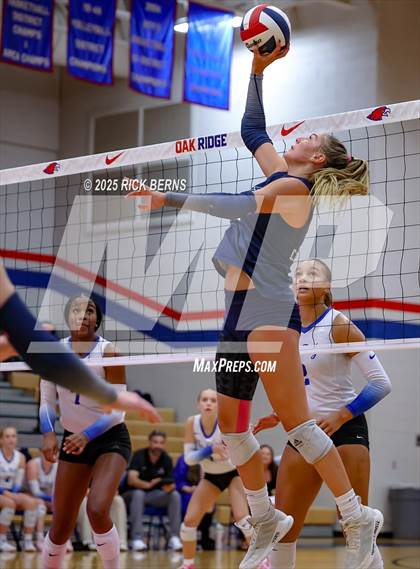 Thumbnail 3 in Oak Ridge vs College Park photogallery.