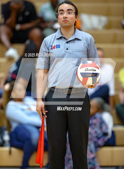 Thumbnail 2 in Oak Ridge vs College Park photogallery.