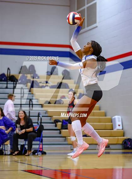 Thumbnail 1 in Oak Ridge vs College Park photogallery.