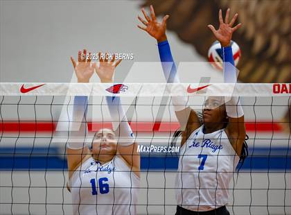 Thumbnail 1 in Oak Ridge vs College Park photogallery.
