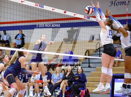 Thumbnail 3 in Oak Ridge vs College Park photogallery.