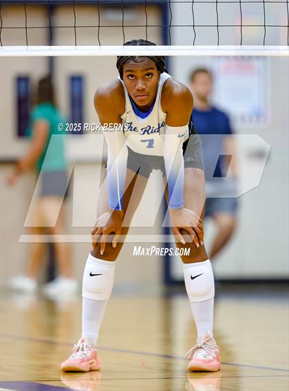 Thumbnail 3 in Oak Ridge vs College Park photogallery.