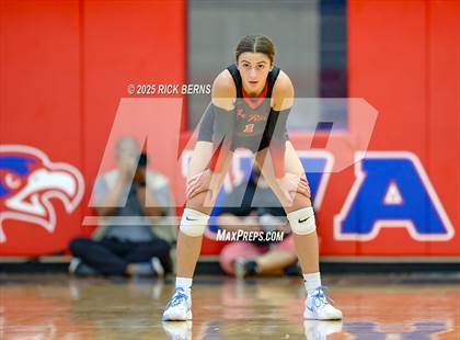 Thumbnail 3 in Oak Ridge vs College Park photogallery.