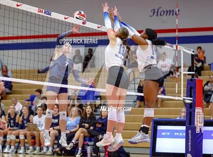 Thumbnail 3 in Oak Ridge vs College Park photogallery.
