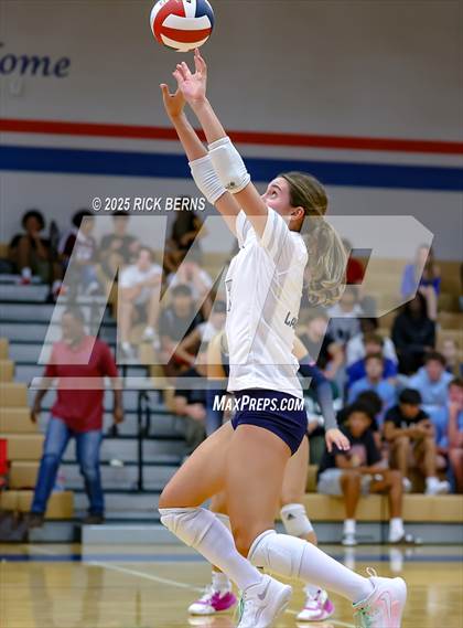 Thumbnail 3 in Oak Ridge vs College Park photogallery.