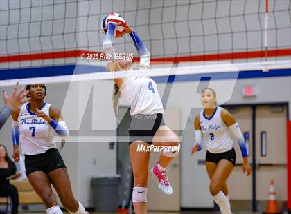 Thumbnail 3 in Oak Ridge vs College Park photogallery.