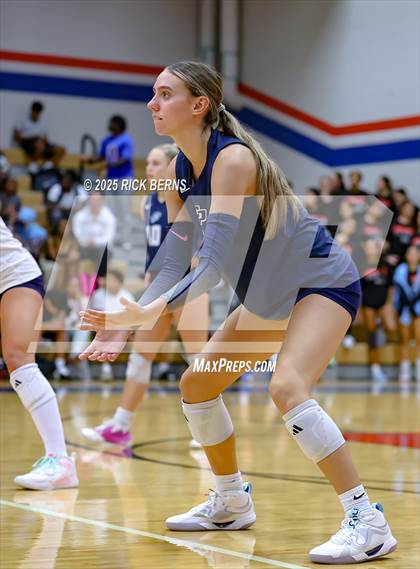 Thumbnail 2 in Oak Ridge vs College Park photogallery.