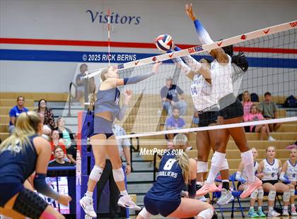 Thumbnail 3 in Oak Ridge vs College Park photogallery.