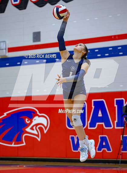 Thumbnail 3 in Oak Ridge vs College Park photogallery.