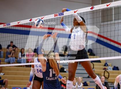 Thumbnail 1 in Oak Ridge vs College Park photogallery.