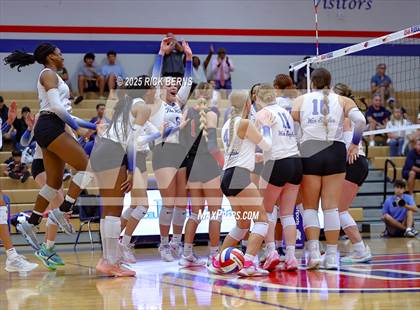 Thumbnail 2 in Oak Ridge vs College Park photogallery.