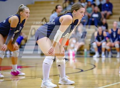 Thumbnail 1 in Oak Ridge vs College Park photogallery.