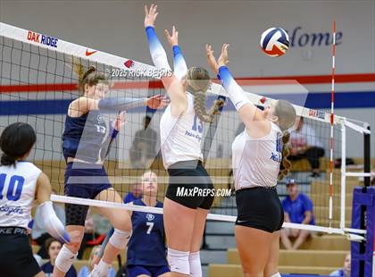 Thumbnail 1 in Oak Ridge vs College Park photogallery.