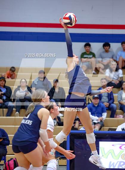 Thumbnail 1 in Oak Ridge vs College Park photogallery.
