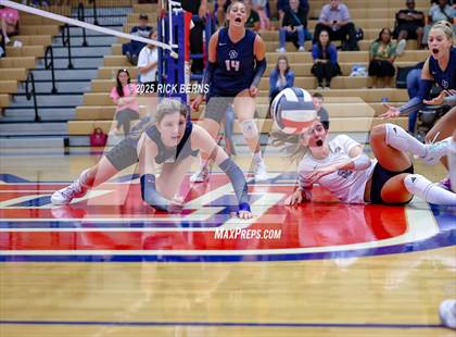Thumbnail 3 in Oak Ridge vs College Park photogallery.