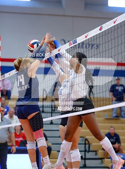 Thumbnail 2 in Oak Ridge vs College Park photogallery.