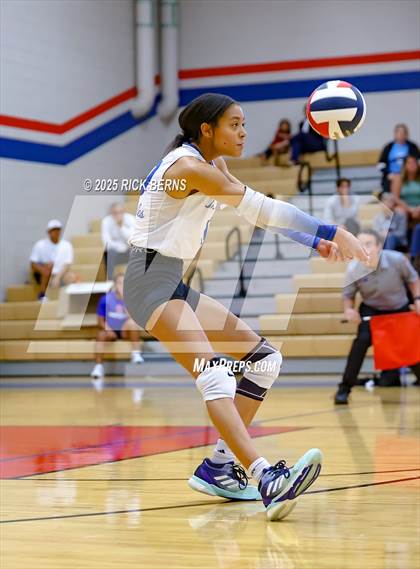Thumbnail 3 in Oak Ridge vs College Park photogallery.